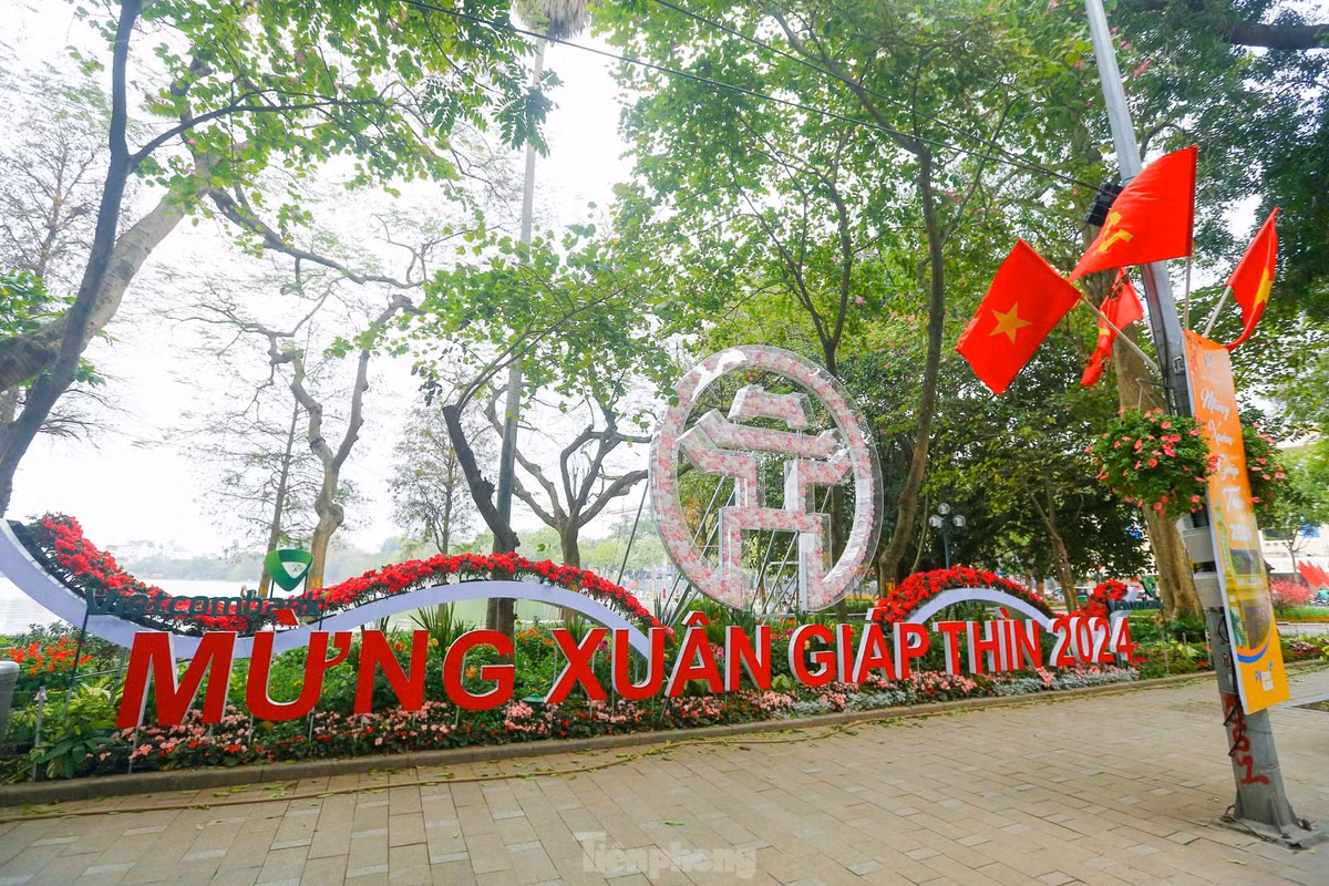 Ho Hoan Kiem ruc ro sac hoa xuan-Hinh-26