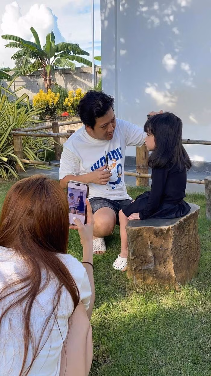 Truong Giang gian di cat toc cho con gai trong biet thu 70 ty