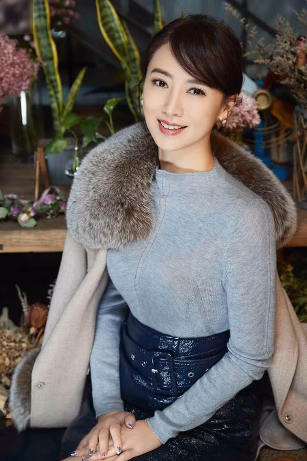 Thuc uong giai doc giup Hoa hau chau A da trang min o tuoi U60-Hinh-5