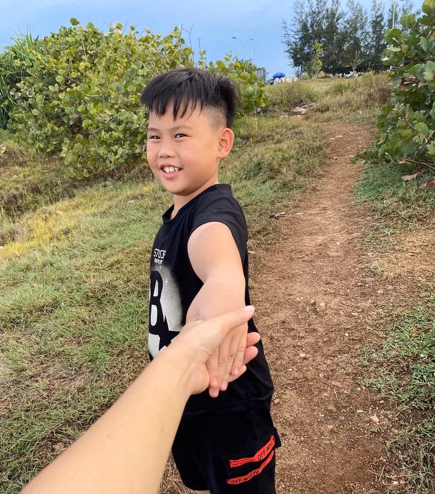 Ba me lai xe 2.240 km dua con trai du lich xuyen Viet-Hinh-6