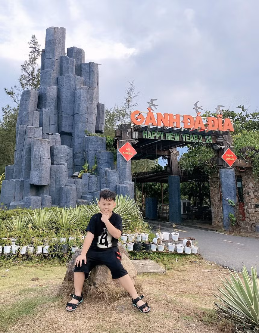 Ba me lai xe 2.240 km dua con trai du lich xuyen Viet-Hinh-5