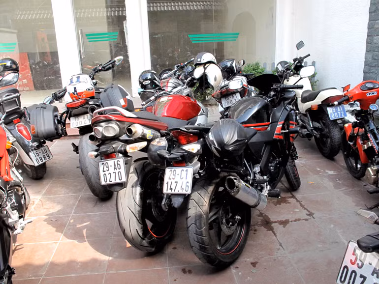 Những chiếc xe này phần lớn thuộc sở hữu của các thành viên CLB mô tô Hà Nội, ngoài ra còn có thành viên CLB mô tô các tỉnh lân cận như Hải Phòng, Bắc Ninh...