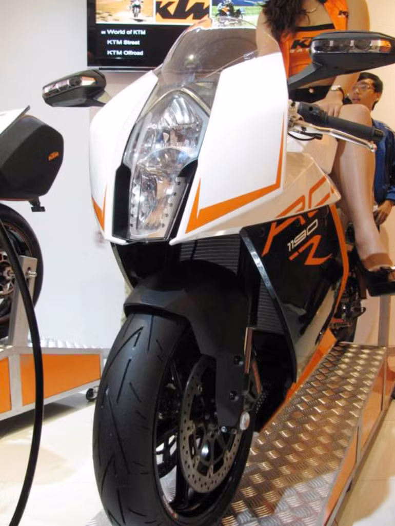 KTM hiện tại chỉ có 2 mẫu xe là Superbike 1190 RC8 R và phiên bản nâng cấp 1190 RC8 R Track. Hiện, KTM chỉ mới phân phối mẫu RC 8 R ở Việt Nam.