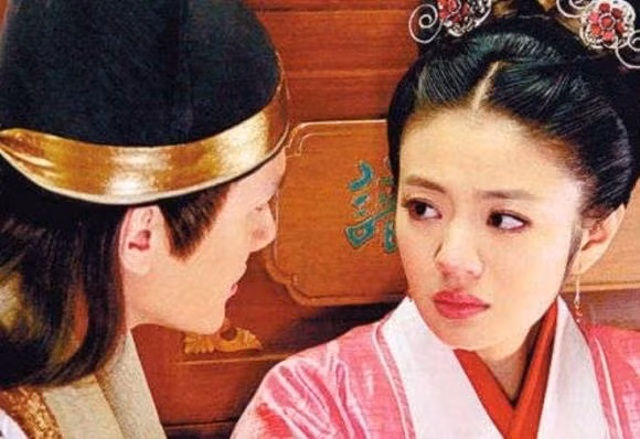 Truoc khi vao cung thoi co dai, cung nu phai tay ue than the-Hinh-5