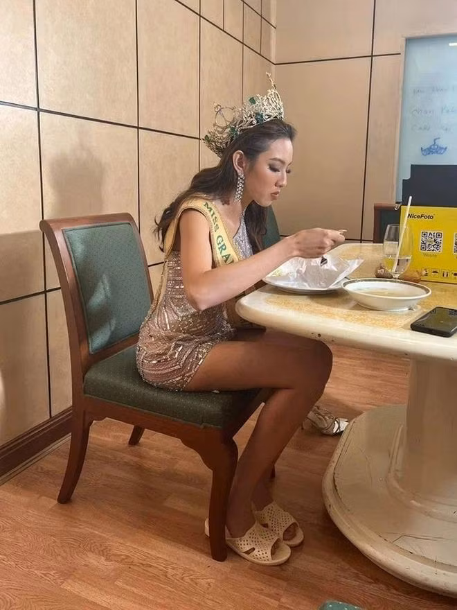 Thùy Tiên và loạt khoảnh khắc ăn uống "viral" mạng xã hội.