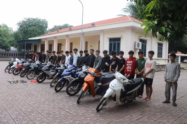 Xử lý nghiêm nhóm đối tượng dùng phóng lợn, lạng lách đánh võng Xu ly nghiem nhom doi tuong dung phong lon, lang lach danh vong