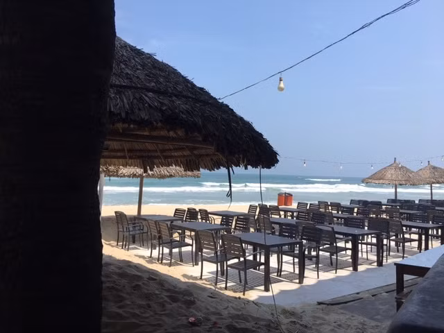 Khuyen ban gai bo thai khong duoc, nhan vien ngan hang khong nhan con
