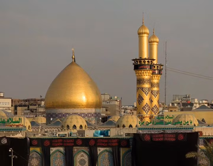 Trong nhiều thế kỷ, lăng Imam Husayn là một trong những nơi linh thiêng nhất đối với người Hồi giáo dòng Shi’a. Tầm quan trọng của lăng chỉ đứng sau thánh địa Mecca và Medina.