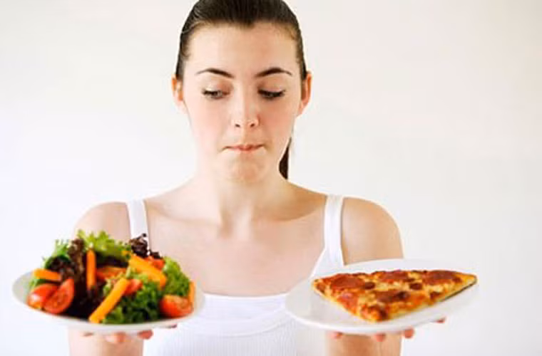 Ngoài ra, một điều quan trọng khác là phụ nữ nên hạn chế lượng calo và sản phẩm chứa chất béo bão hòa cao nạp vào cơ thể. Có nhiều bằng chứng chứng tỏ việc tiêu thụ một lượng nhỏ đường và chất béo động vật sẽ giảm được nguy cơ mắc bệnh.