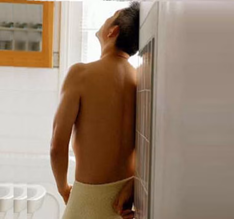 Trường hợp khối u lớn, phát ở nhiều vị trí thì người bệnh còn gặp triệu chứng tiểu gấp, tiểu nhiều lần.