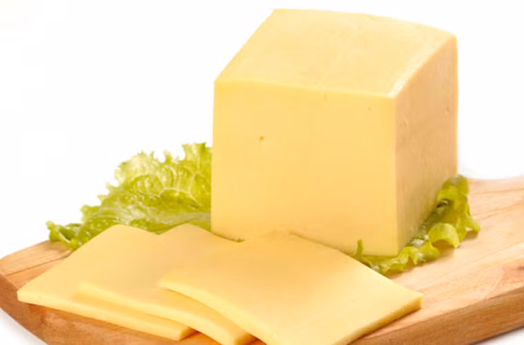 Khi thành phẩm, Kiviaq chủ yếu được thưởng thức trong các dịp lễ lớn và dùng kèm với pho mát.