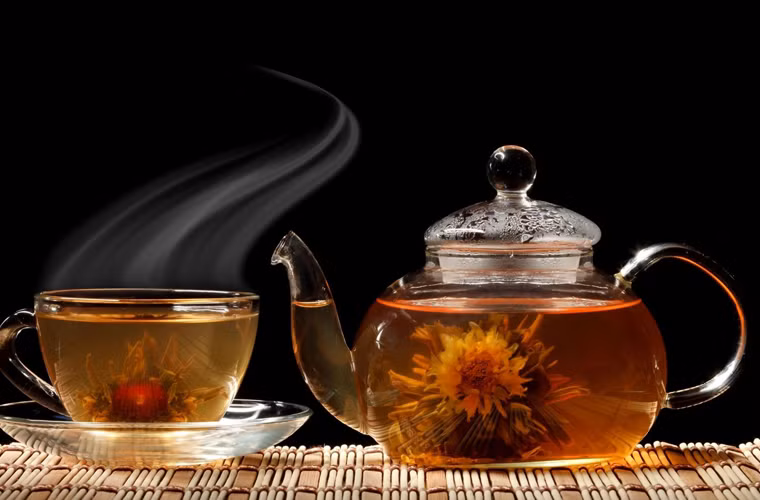 Để đưa ra được kết luận trên, Reza Malekzadeh và các cộng sự đến từ Đại học Y Tehran đã tiến hành nghiên cứu thói quen uống trà của hơn 300 người được chẩn đoán ung thư thực quản và 571 người khỏe mạnh trong một khu vực dân cư tỉnh Golestan, miền bắc Iran.