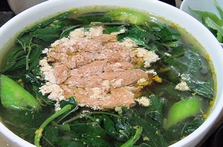 Canh cua mùng tơi. Vừa lành, vừa bổ lại vô cùng mát ruột khiến canh cua mùng tơi trở thành món ăn rất được lòng các thành viên trong gia đình.