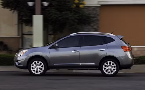 56,9% chị em đã tin tưởng và chọn mua Nissan Rogue. Động cơ 2,5 lít bốn xi-lanh, 170 mã lực và mô-men xoắn được đánh giá là rất thích hợp với những phụ nữ cá tính.