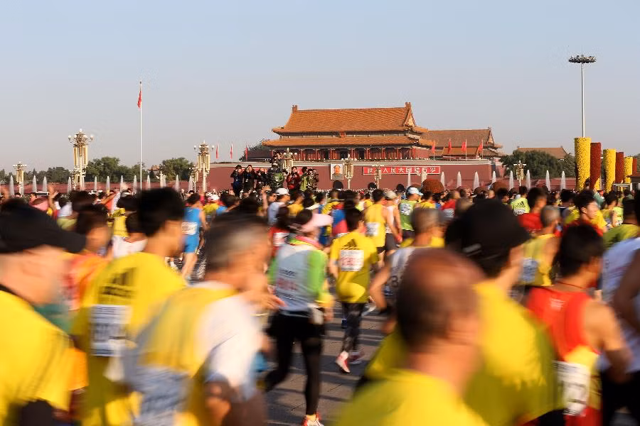 Một vận động viên kỳ cựu họ Zhou cho biết, hình ảnh các vận động viên tiểu bậy ngay trên phố trong các cuộc thi marathon ở Bắc Kinh đã trở thành “truyền thống”, không có gì xa lạ.