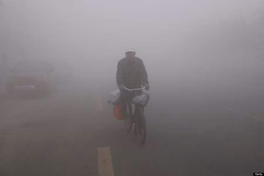 Hôm qua, thành phố Cáp Nhĩ Tân, nơi có dân số vào khoảng 11 triệu người bị biển khói, bụi và sương mịt mù bao phủ, biến ngày thành đêm.
