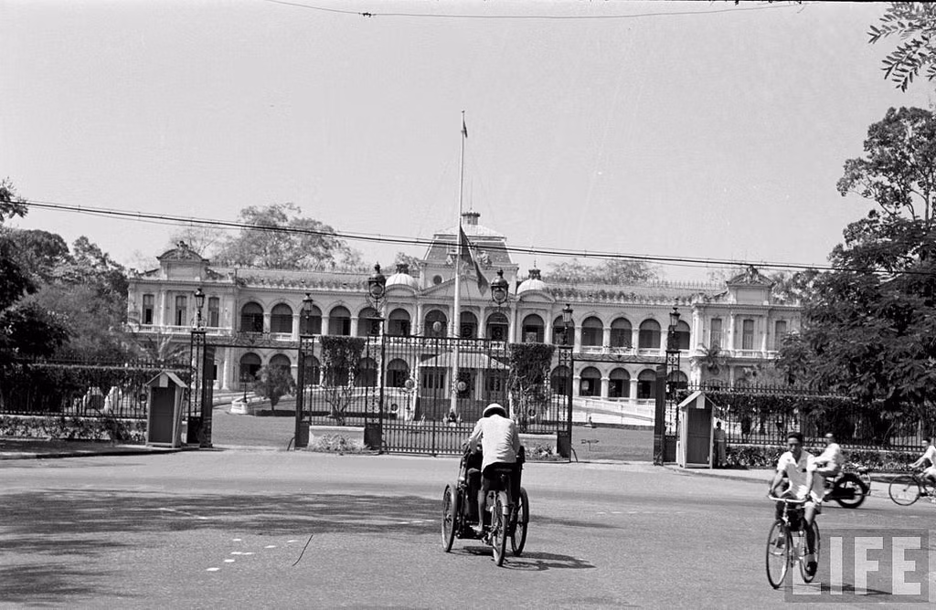 Dinh Norodom năm 1950. Ảnh: Life.