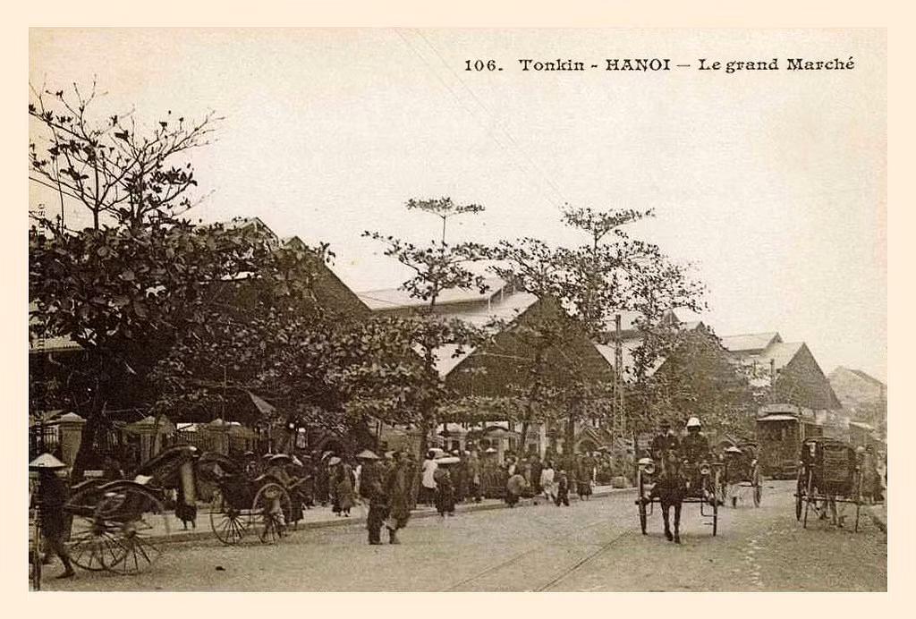 Chợ Đồng Xuân khi đang được xây dựng, khoảng năm 1889-1890. Chợ hình thành sau khi hai khu chợ cũ ở phố Hàng Đường và phố Hàng Buồm được giải tỏa. Ảnh tư liệu.