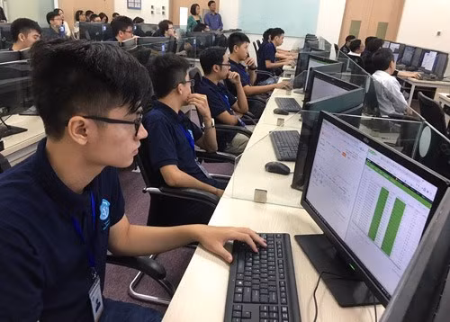 Hệ thống giám định thông tin điện tử của BHXH Việt Nam góp phần phát hiện nhiều hành vi vi phạm trong lĩnh vực BHXH, BHYT. Ảnh: Diệu Linh Nợ bảo hiểm xã hội thấp nhất từ trước đến nay - Ảnh 1