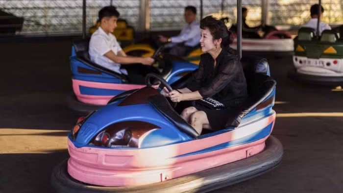 Loạt ảnh hiếm về cảnh 'ăn chơi' hằng ngày ở Triều Tiên - Ảnh 4