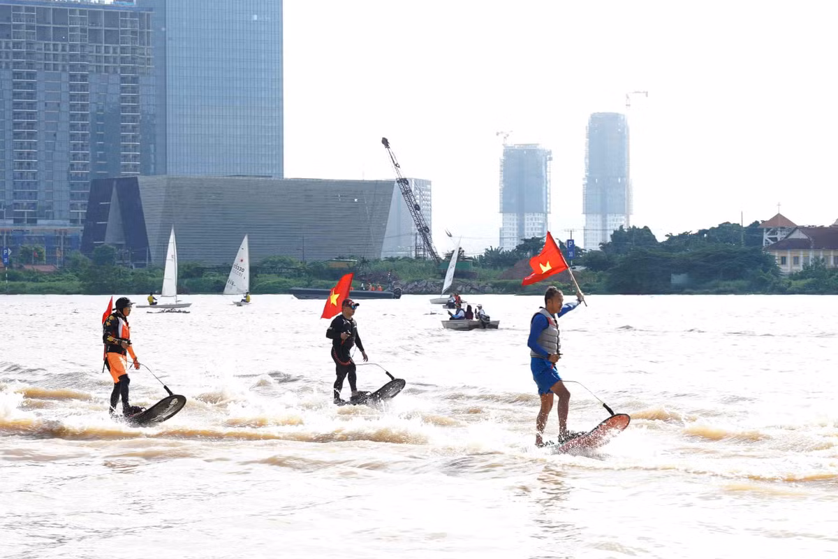 TP.HCM qua cac tour duong thuy dip le hoi song nuoc-Hinh-3