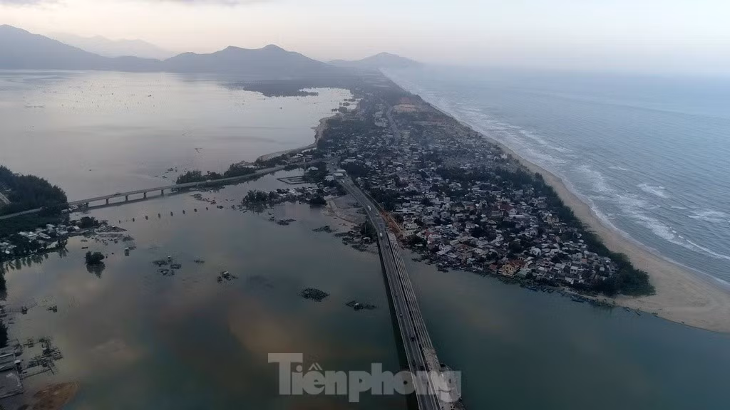 'Tuyet tinh coc' huyen ao tren vinh Lang Co