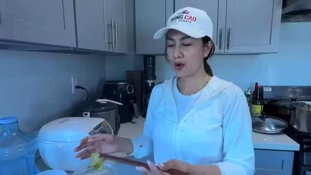 Mot hoa hau Viet o My: Song doc than, tu muoi dua dem ban-Hinh-2