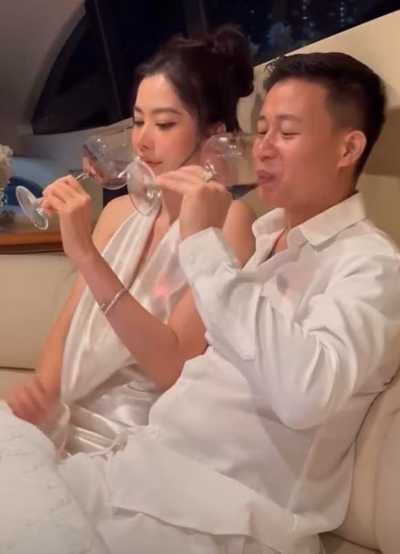 Nam Em đã được chồng sắp cưới tổ chức sinh nhật hoành tráng.