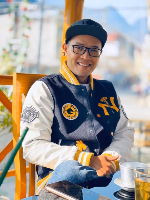 Mới đây, NSƯT Thái Sơn vào vai Thắng trong "Vui lên nào, anh em ơi", đây là vai diễn chính diện đầu tiên trong sự nghiệp phim ảnh của anh. Ngoài sự nghiệp nhiều may mắn, nam nghệ sĩ chèo còn có cuộc sống gia đình bình yên. Anh hiện có vợ và 2 con.