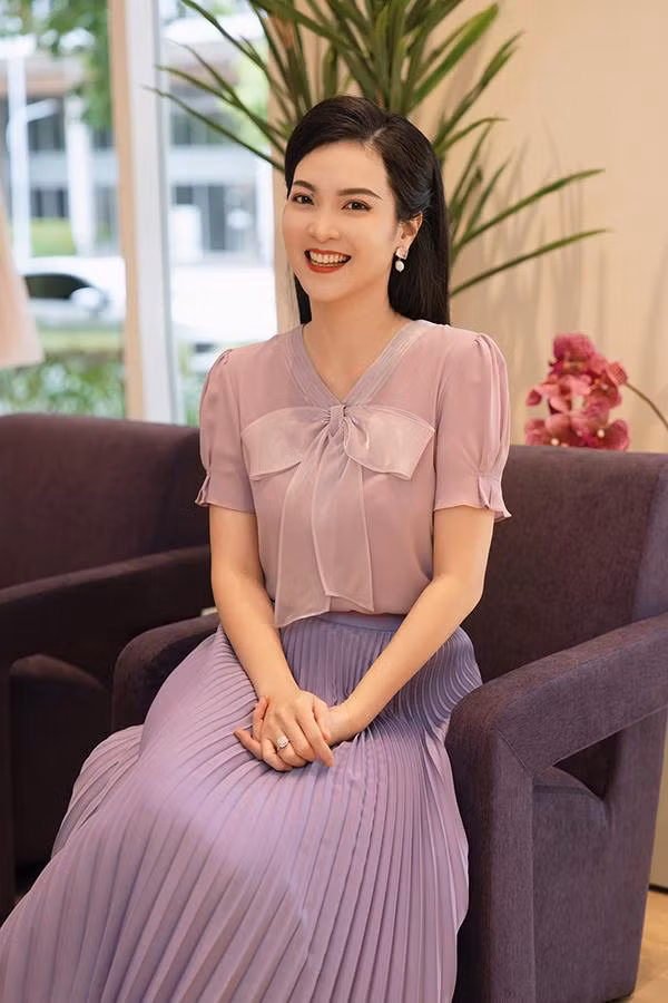 Ngoài ăn uống, BTV Phương Thảo còn chịu khó tập luyện để vóc dáng săn chắc hơn. Nhờ kỷ luật nghiêm khắc như vậy nên nữ BTV đã "cân" được nhiều trang phục khác nhau và tự tin khoe nhan sắc xinh đẹp.