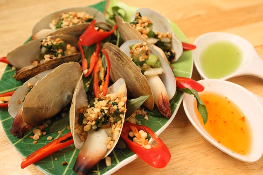 Top đặc sản tươi ngon, hút du khách tại hòn đảo Quảng Ninh - Hình 4 Top dac san tuoi ngon, hut du khach tai hon dao Quang Ninh-Hinh-4