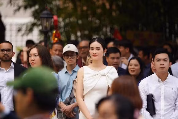 Y Nhi chi tra 1,4 ty hoc phi tai Uc bang cach nao?
