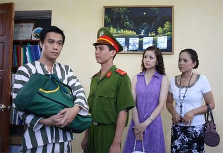 Nu nghe si la cong an, tuoi ngoai 60 van miet mai cong hien-Hinh-2