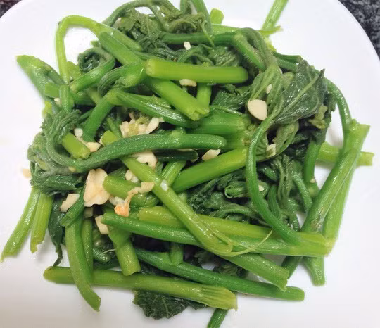 2 loai rau dan da giup giai doc, loi tieu hoa-Hinh-2