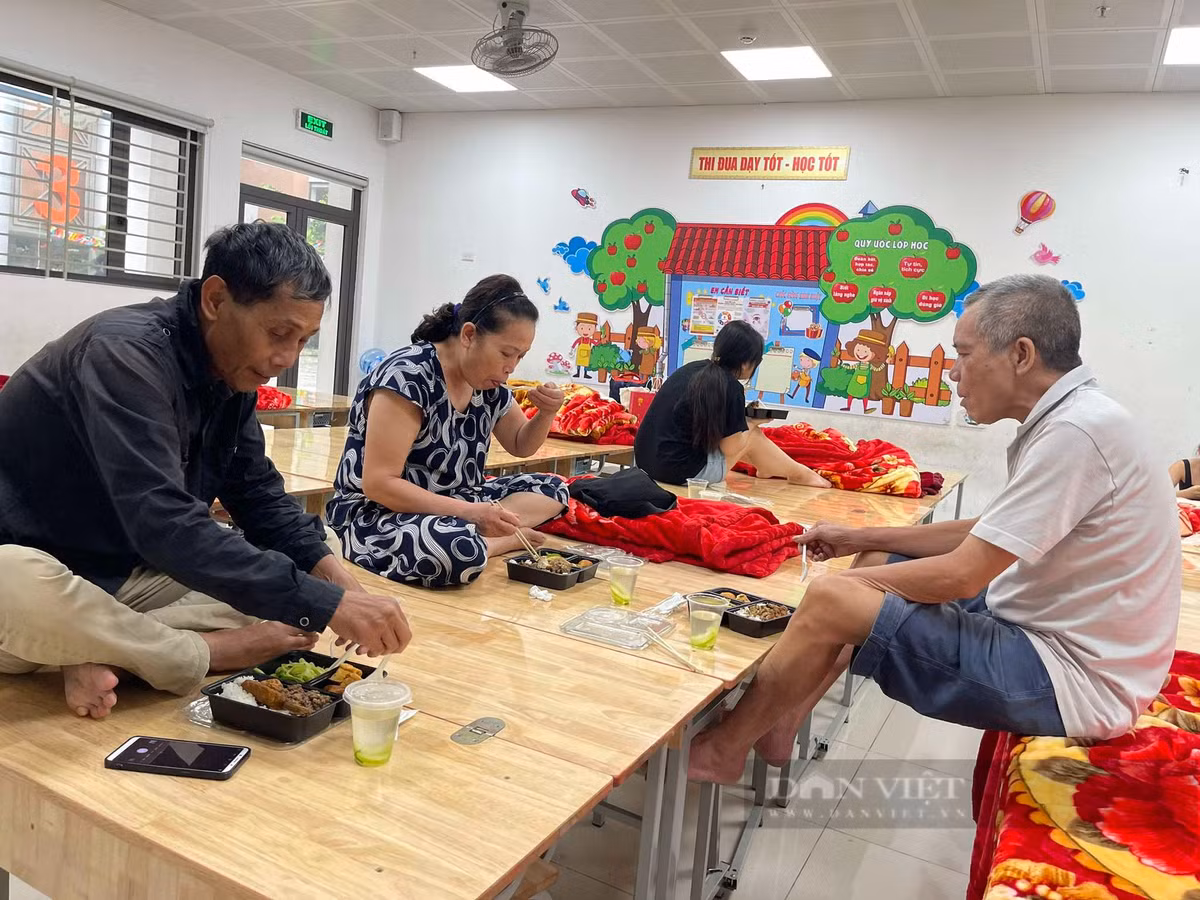 Bua com doan tu cua gia dinh o Ha Noi di tranh bao Yagi-Hinh-5