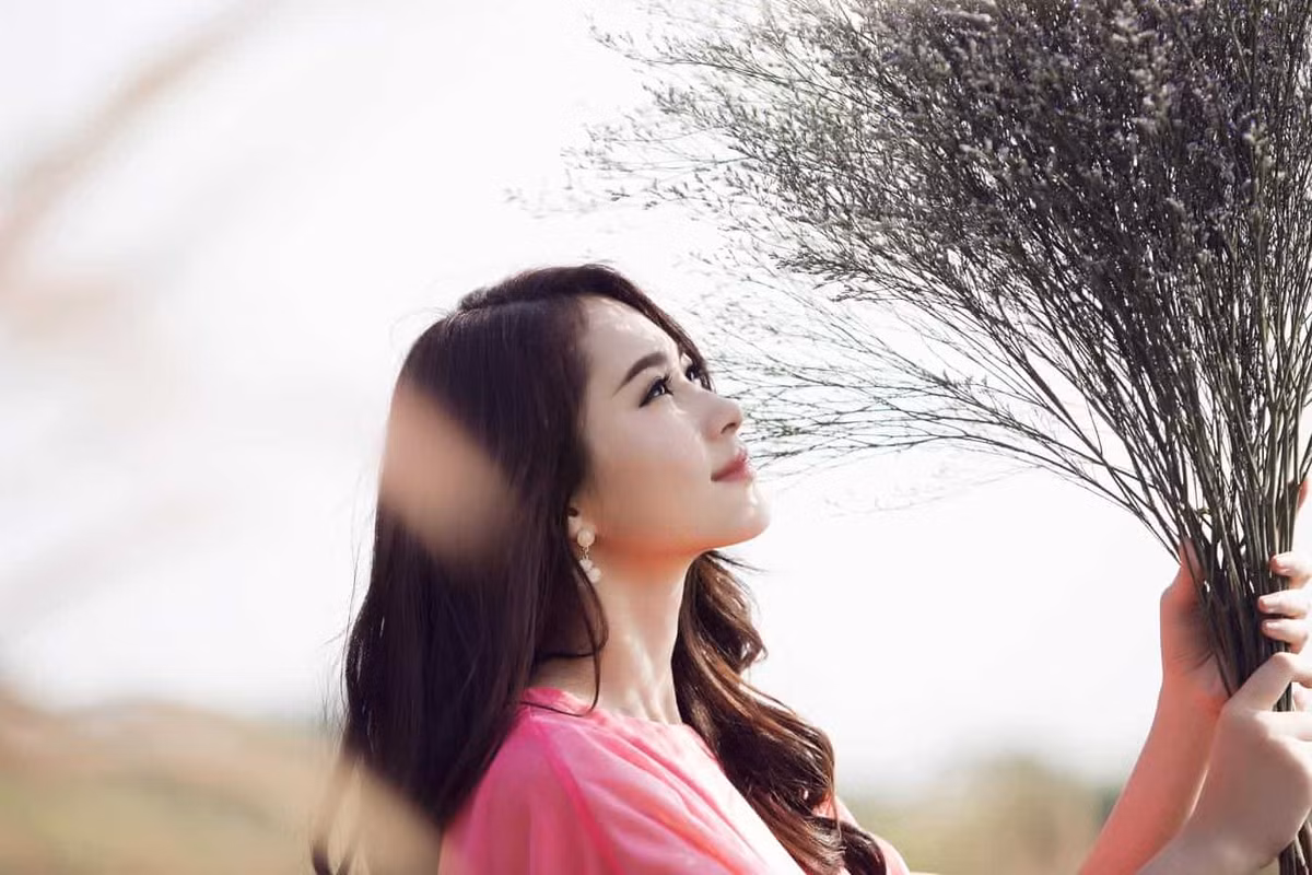 Hạnh phúc của một gia đình chủ yếu do phụ nữ quyết định, sự thành công của đàn ông ngoài xã hội cũng có ít nhất 50% đóng góp của họ với vai trò là người vợ, người mẹ, người chăm sóc và vun vén tinh thần cho mọi thành viên gia đình đó.