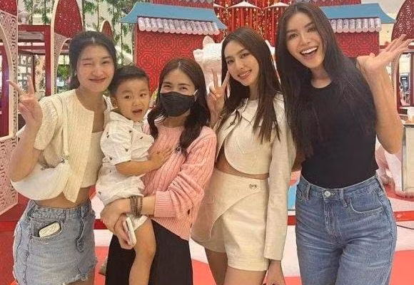 Hòa Minzy gặp hoa hậu: Chiều cao kém nhưng nhan sắc khó thua - Hình 19 Hoa Minzy gap hoa hau: Chieu cao kem nhung nhan sac kho thua-Hinh-19