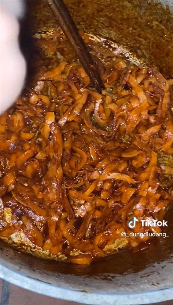 Co gai tro tai lam mut dua an Tet va cai ket hoang mang-Hinh-2