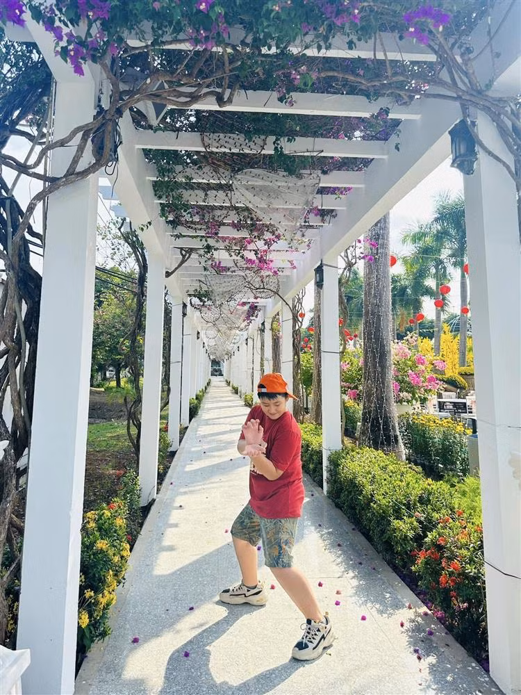 Con trai Lê Phương 10 tuổi to cao ngang người lớn - Hình 3 Con trai Le Phuong 10 tuoi to cao ngang nguoi lon-Hinh-3