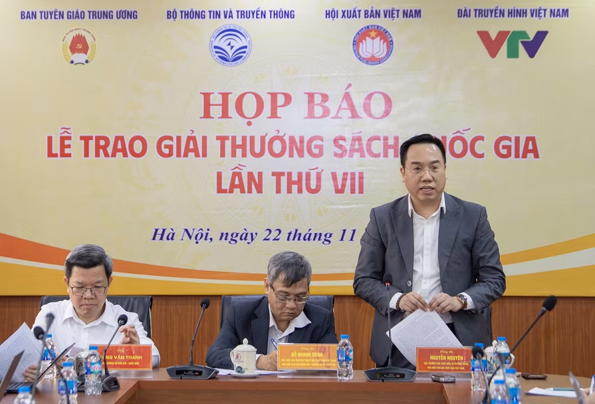 Giải thưởng Sách Quốc gia lần thứ VII vinh danh 58 bộ sách Giai thuong Sach Quoc gia lan thu VII vinh danh 58 bo sach