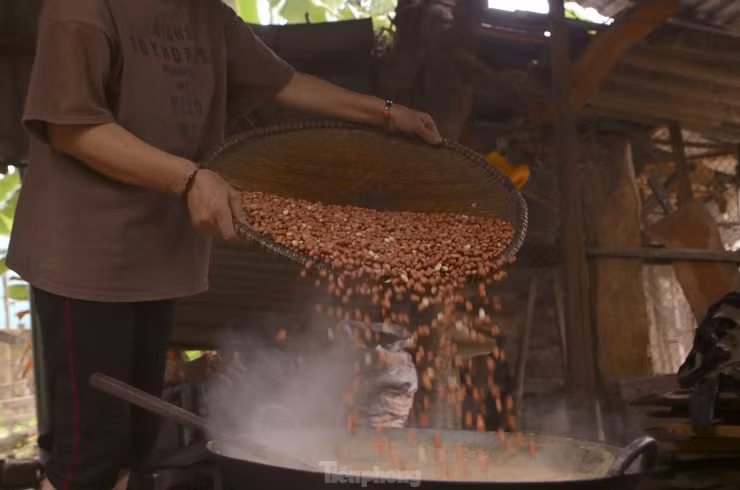 Để kẹo được ngon, không quá cứng và đủ mùi vị ngọt bùi pha lẫn chút cay nồng là bí quyết riêng của từng nhà.