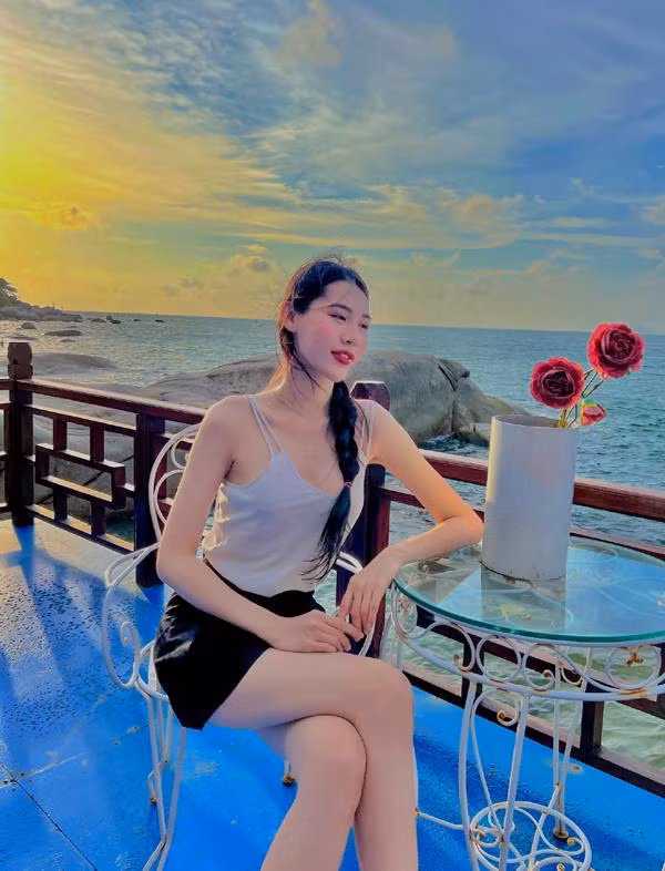 Cũng như các "đàn chị" trong làng giải trí, Nguyễn Hà Dịu Thảo chọn gym và yoga để duy trì vóc dáng đẹp.