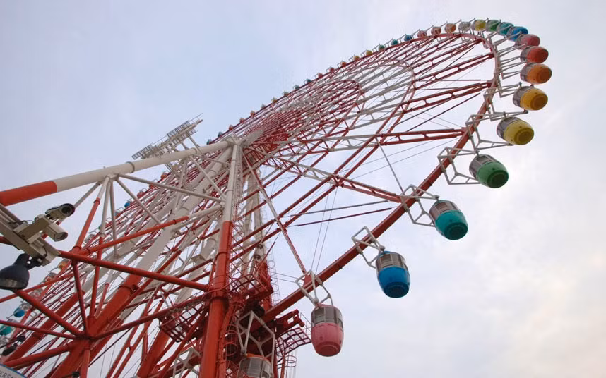 Vòng đu quay Daikanransha ở Odaiba (Nhật Bản) với chiều cao 115 m.
