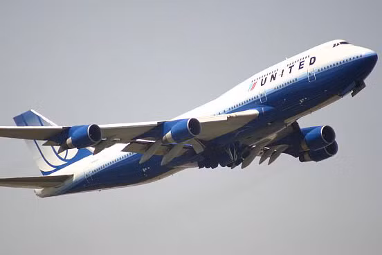 Máy bay của hãng hãng hàng không United Airlines phải hạ cánh khẩn cấp vì cơ trưởng đau tim.