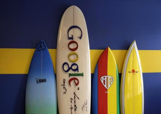 Ván lướt sóng trong văn phòng của Google ở Santa Monica, Mỹ.
