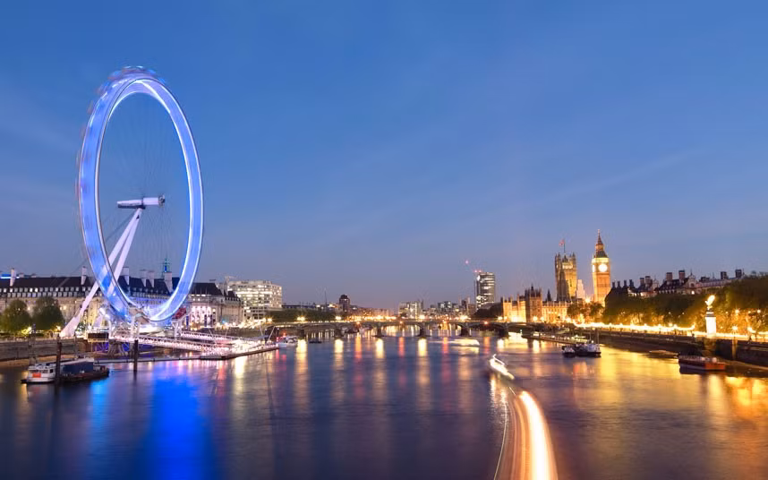Vòng đu quay London Eye, cao 135m, ở London, Anh.