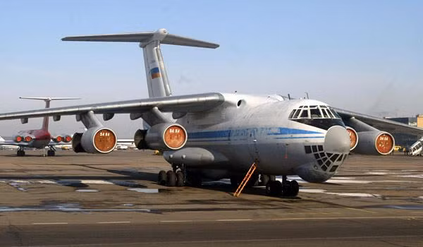 Máy bay Ilyushin-76.