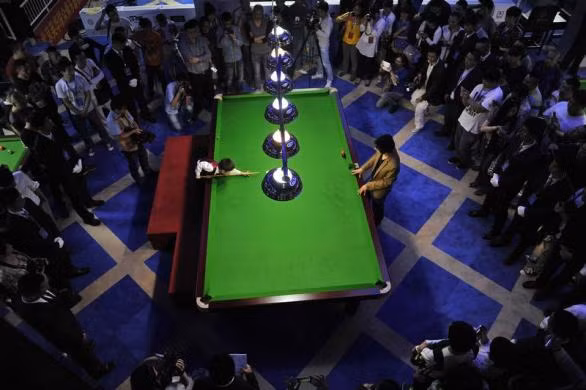 Trận đấu giữa Stephen Hendry và Wuka thu hút rất nhiều người xem.