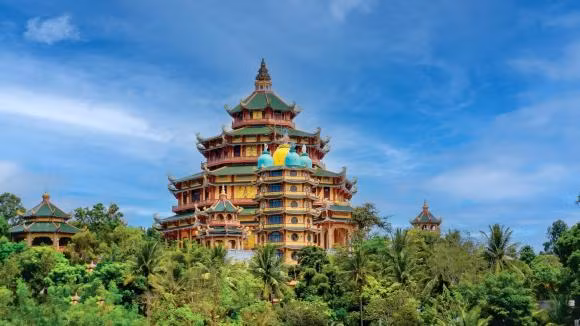 Ghe tham ngoi lang co nhieu chua nhat Viet Nam
