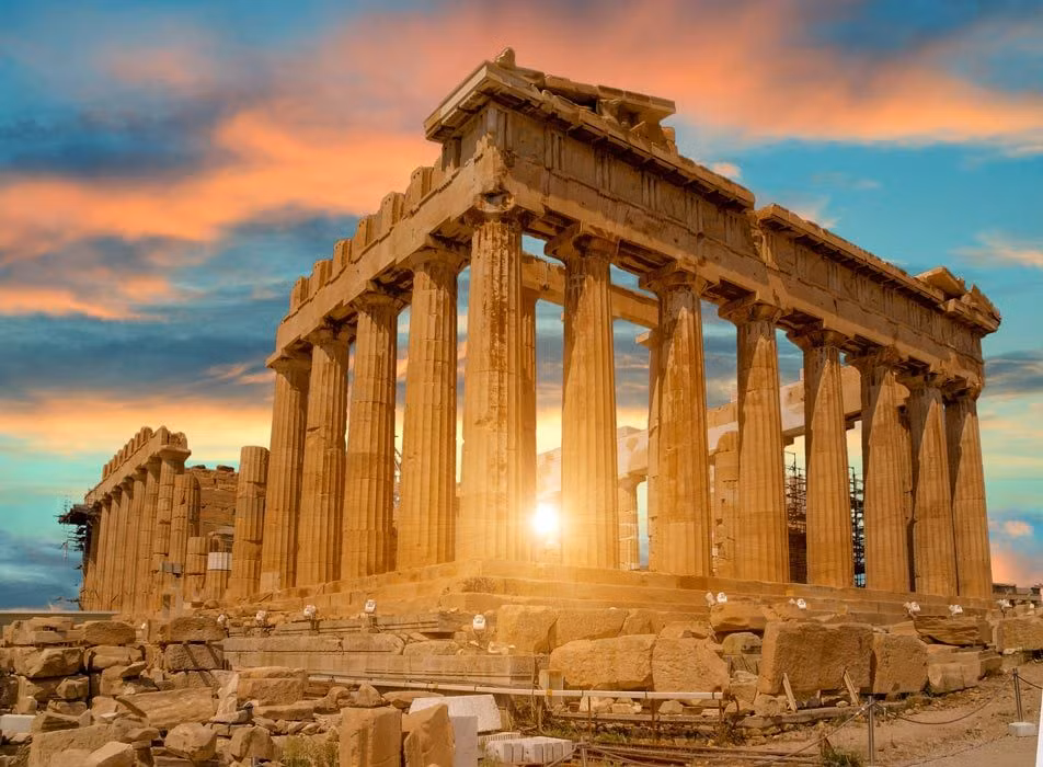  3. Kích thước ấn tượng. Đền Parthenon dài 69,5m, rộng 30,9m, và cao khoảng 13,7m, với 46 cột đá kiểu Doric bao quanh. Ảnh: Pinterest.